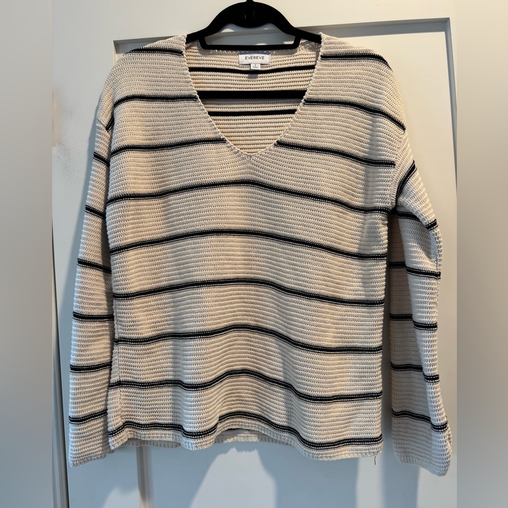 Evereve V Neck Sweater - Small